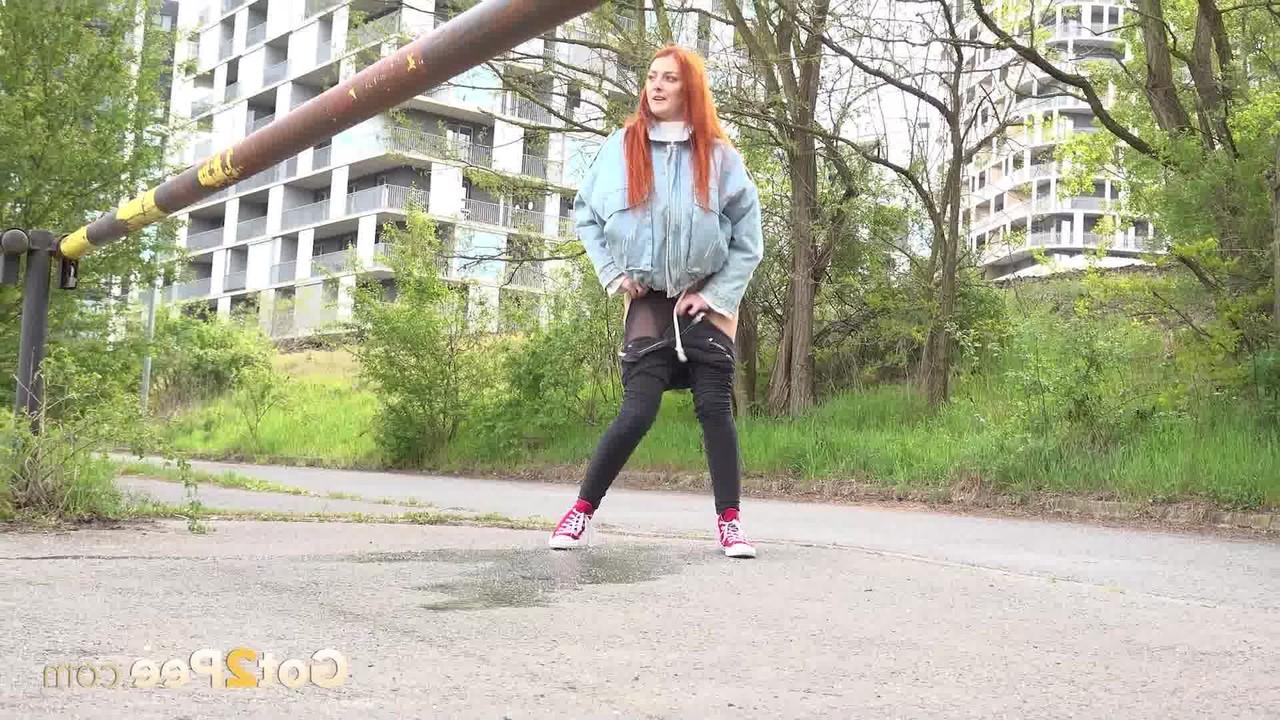15P Natural redhead Katy Rose takes a badly needed piss on a paved road