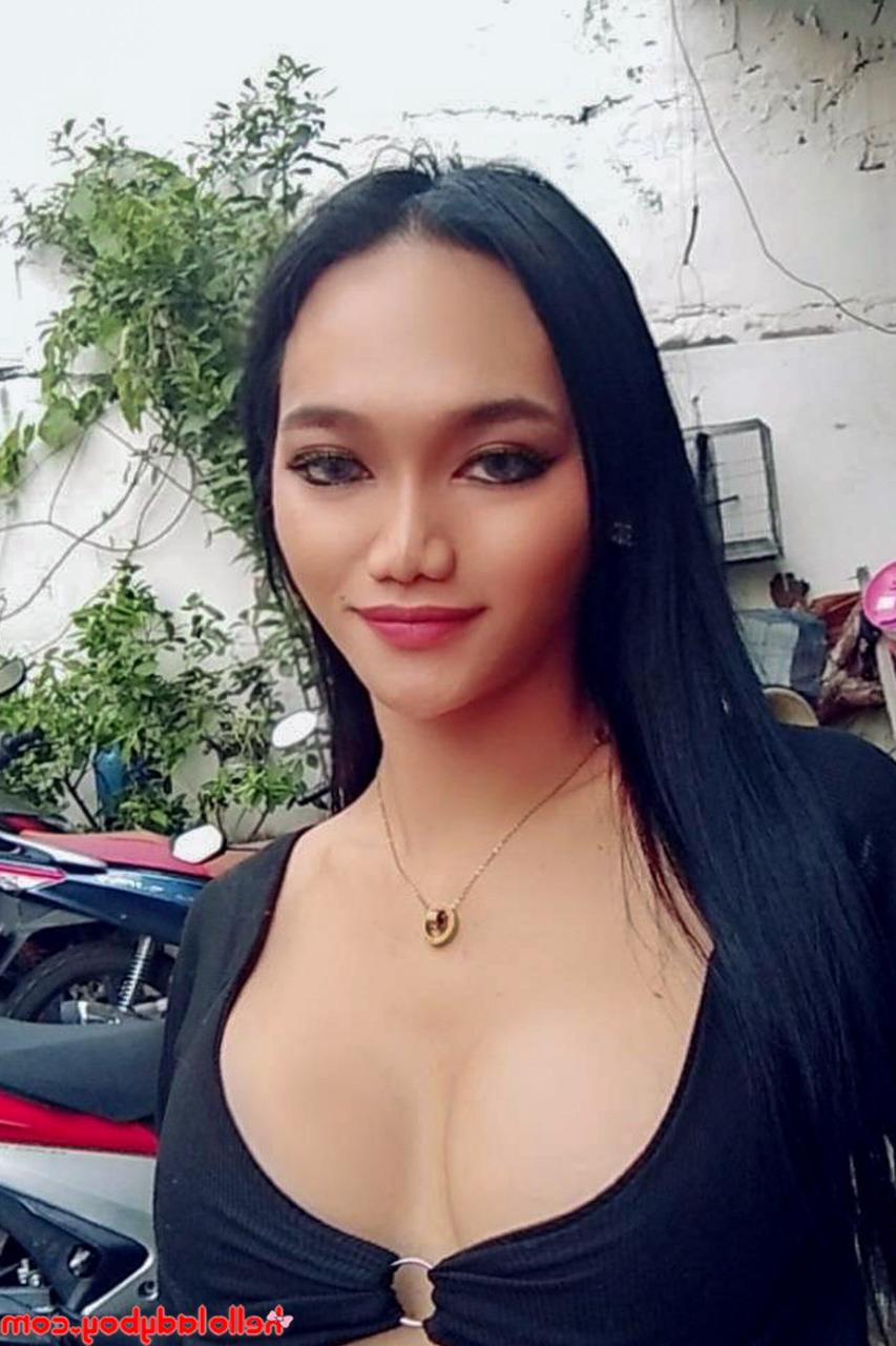20P 美しいアジア人ニューハーフが自身のコンピレーションで数々のホットな衣装でポーズをとる