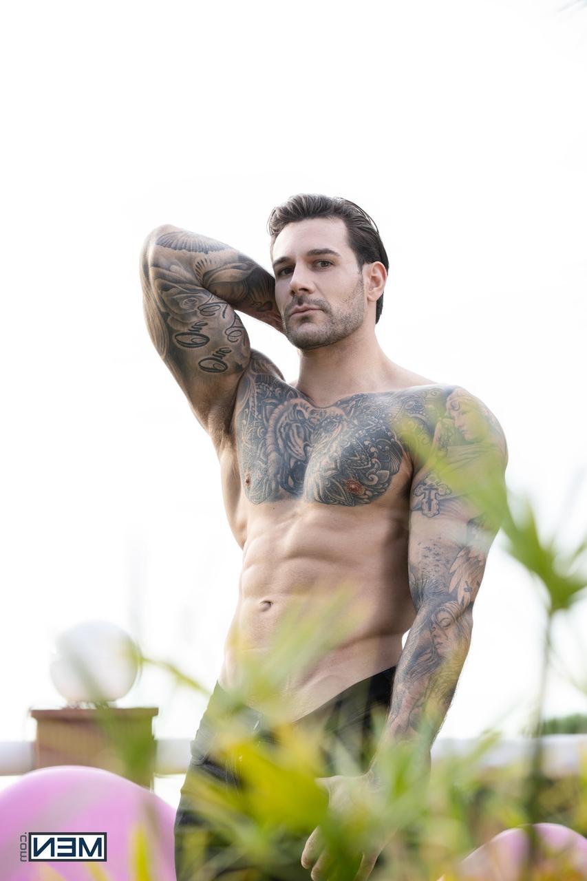 11P Men Com Papi Kocic, Monsieur Deep Voice