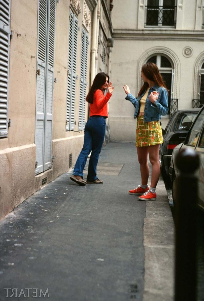 20P Lindas poses adolescentes francesas, tiras e se masturba em sua compilação