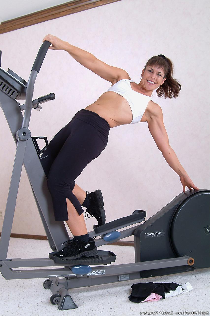 20P Hot MILF Andie strips naked and shows off her big ass at the gym