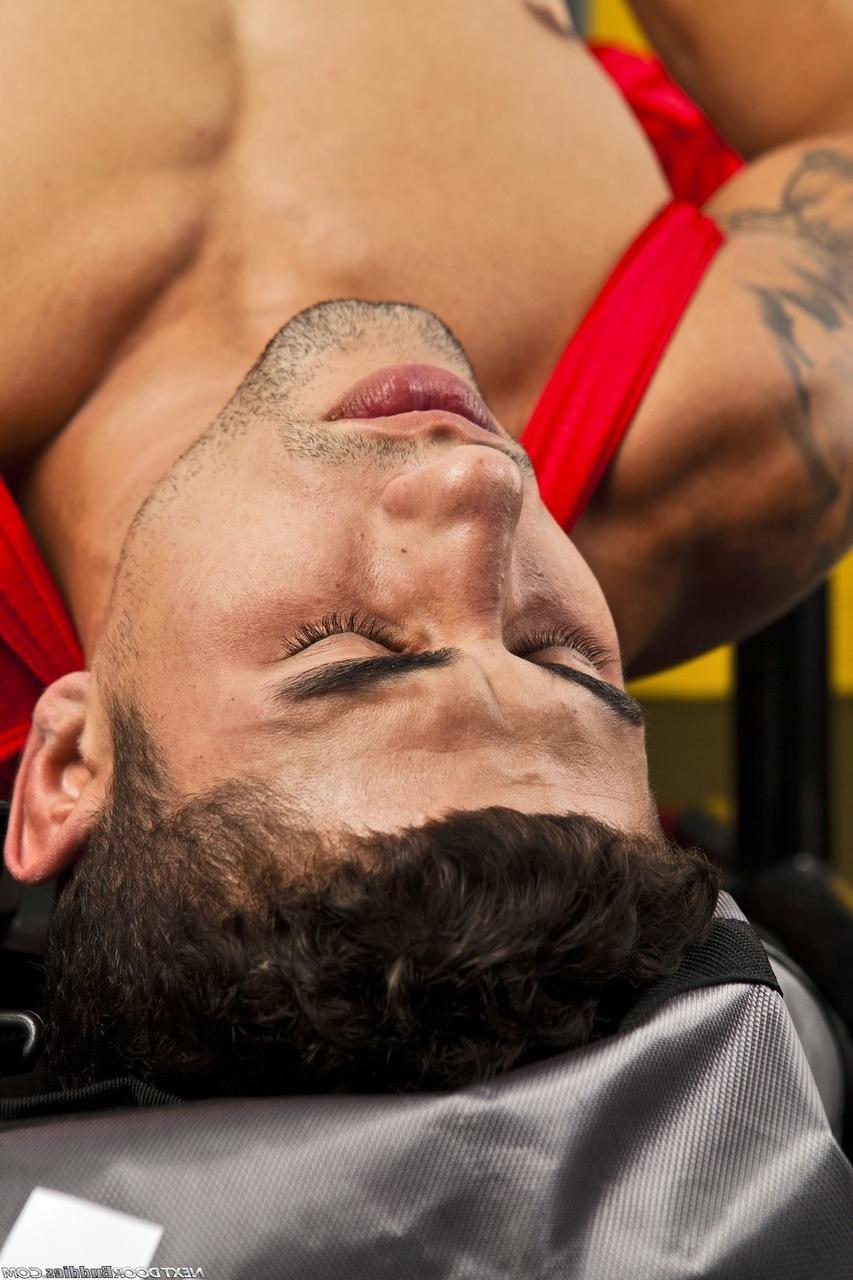 20P Die sportlichen Schwulenliebhaber Jimmy Clay und Bradley Hudson haben heißen Oral- und Analsex