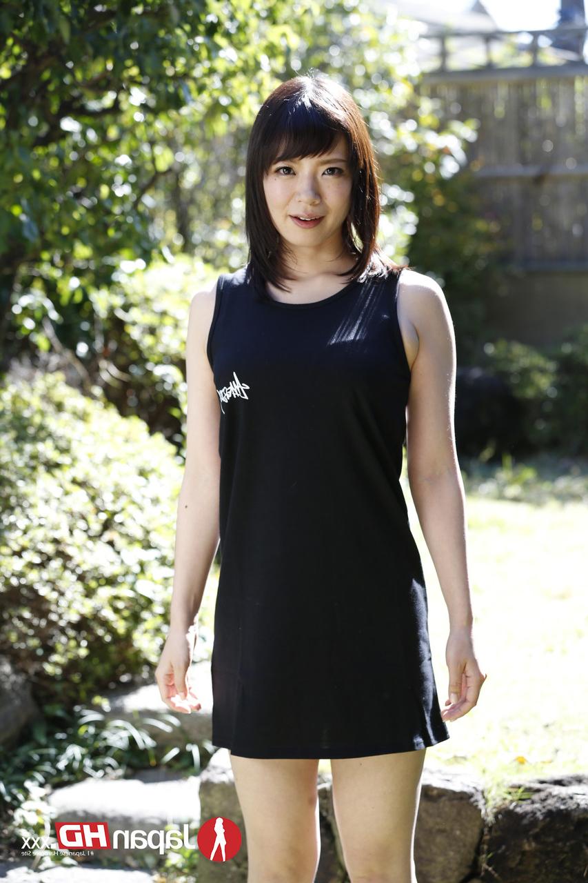 17P A bela japonesa Nao Mizuki posa sedutoramente em casa absolutamente nua