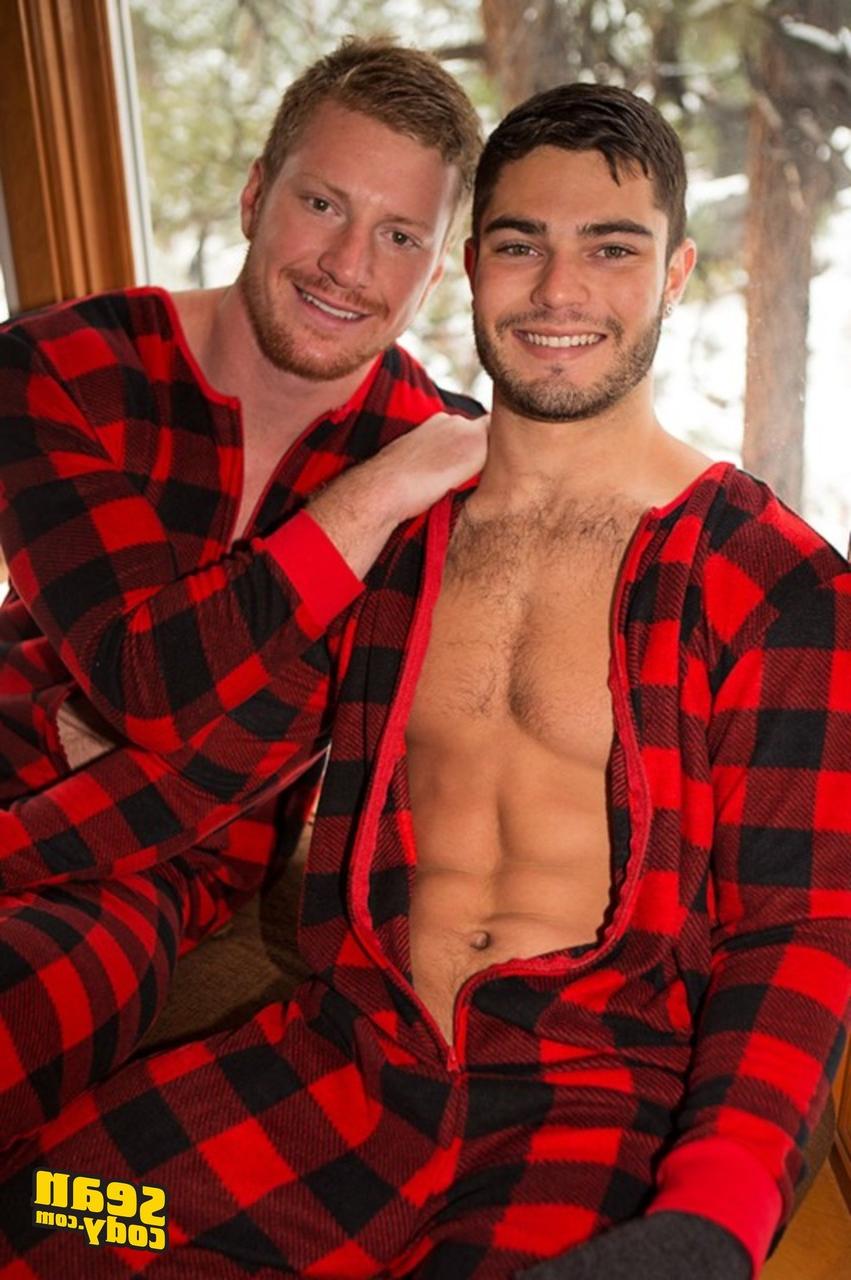 20P Les beaux sportifs Tanner, Bryce, Coleman, David, Andy et Noel baisent dans une orgie gay