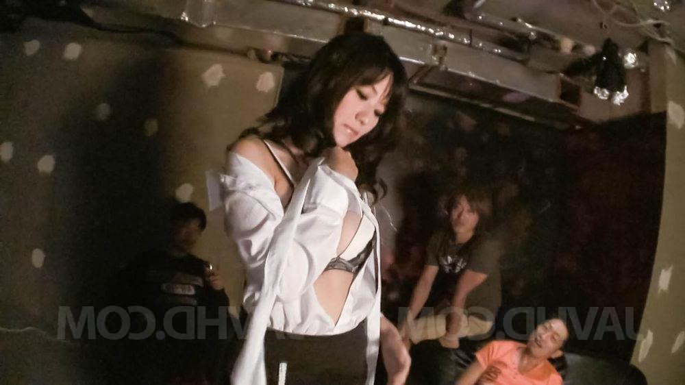 15P Japanese MILF Manami Komukai masturbates with a vibrator while being watched