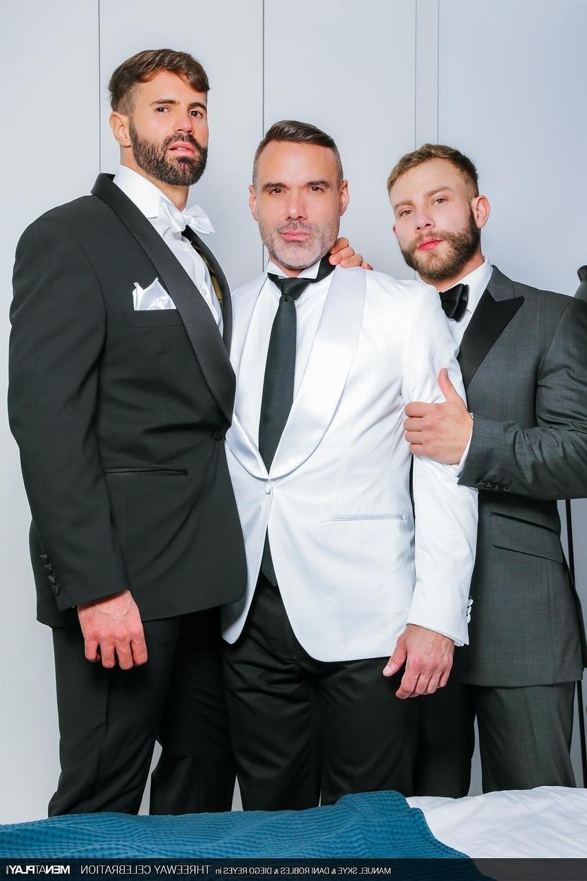 20P Homens gays pendurados Manuel Skye, Diego Reyes e Dani Robles fazem um trio anal selvagem
