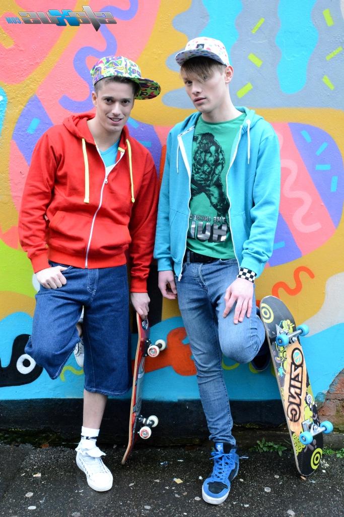 20P Die Twinks Lucius York und Chase Hunt blasen sich gegenseitig in einer heißen Fußfetischszene