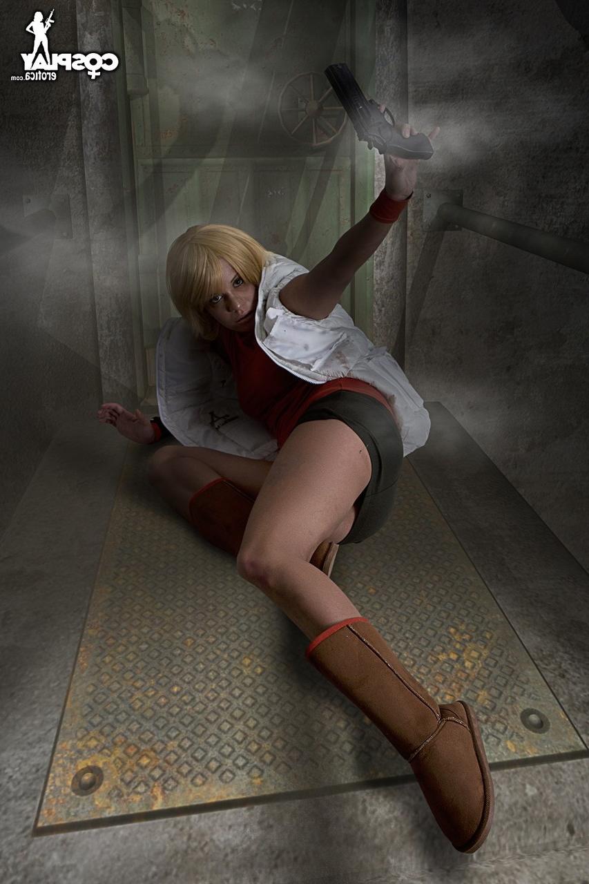 12P Cosplayer uncovers her perky tits before pinching a nipple