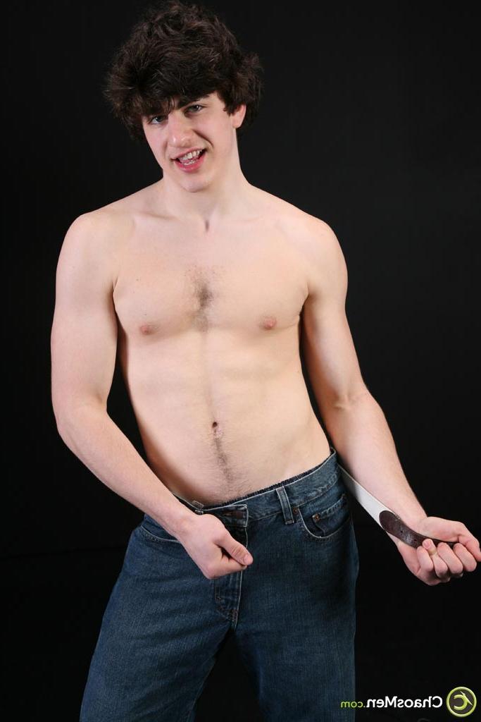 20P Ziggy, mec gay sexy, montre sa grosse bite et pose nu en solo