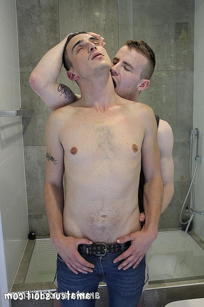 20P Bellezas gay Dane Dude y Roberto practican sexo oral caliente