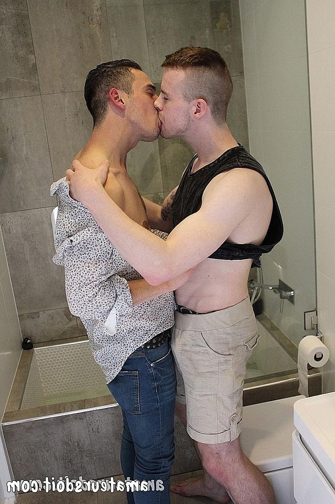 20P Bellezas gay Dane Dude y Roberto practican sexo oral caliente