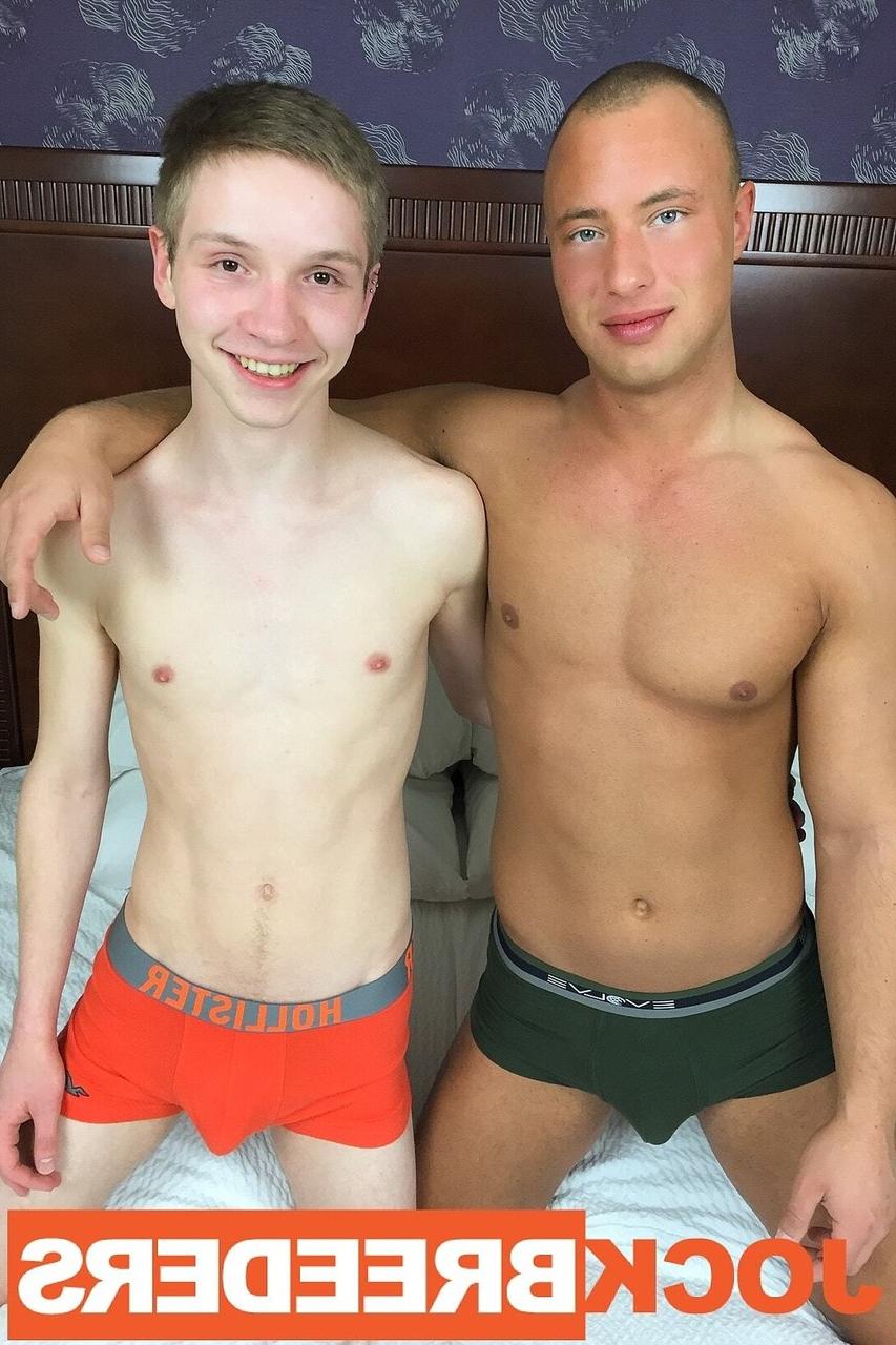 15P Le minet Kyle Evans suce et baise la bite du bodybuilder gay Dustin Tyler