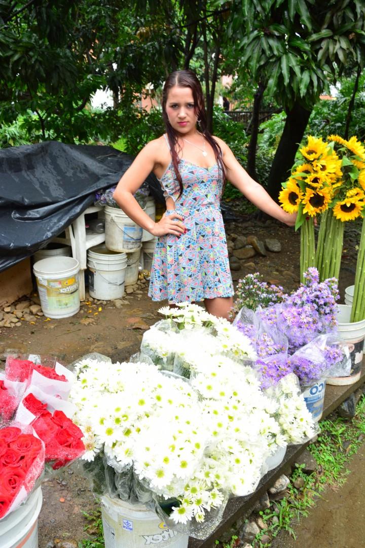 17P A florista latina inocente se despe e abre a bunda com desejo