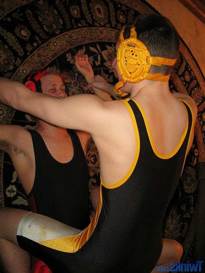 20P Gay hunks Josh G and Seth D suck and jerk each other's big dick
