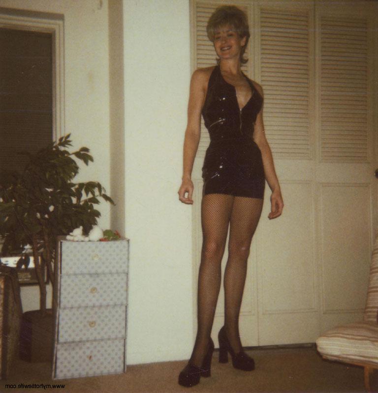20P Die sündige reife Ehefrau Tracy Lick fingert und spielt in einer Zusammenstellung mit ihrer Muschi