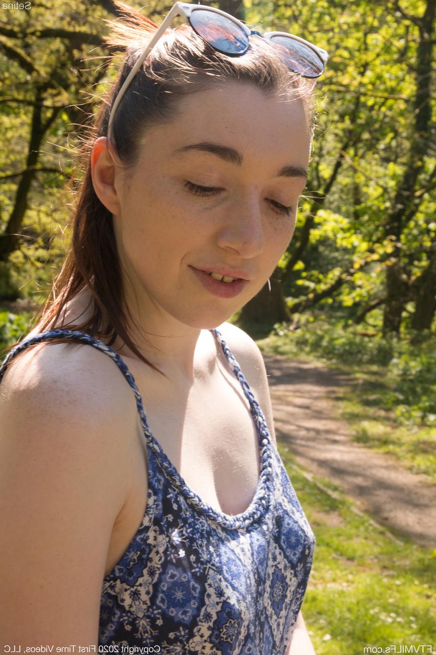 20P Pretty amateur babe Setina strips in nature & massages her boobs & bald pussy