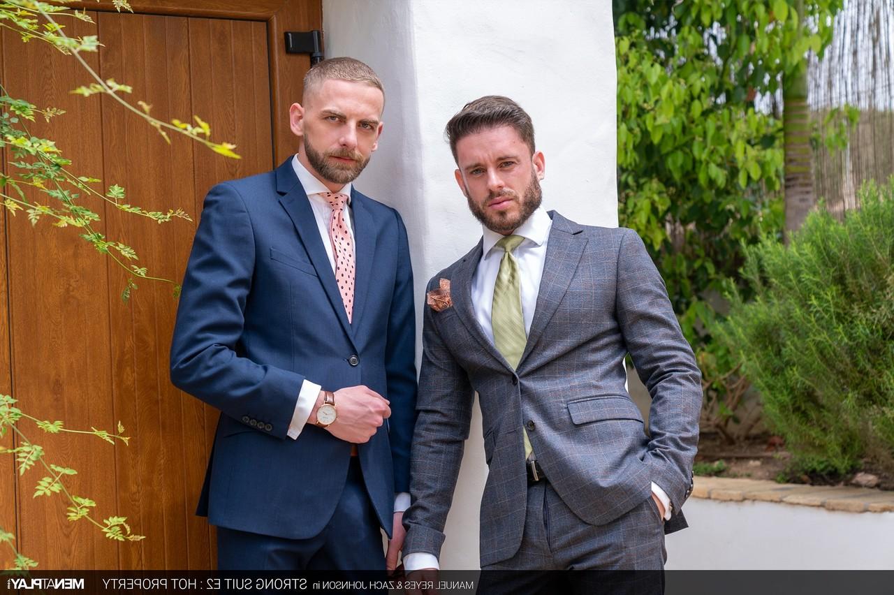 20P Empresários gays excêntricos Manuel Reyes e Zac Johnson fazendo sexo doggystyle