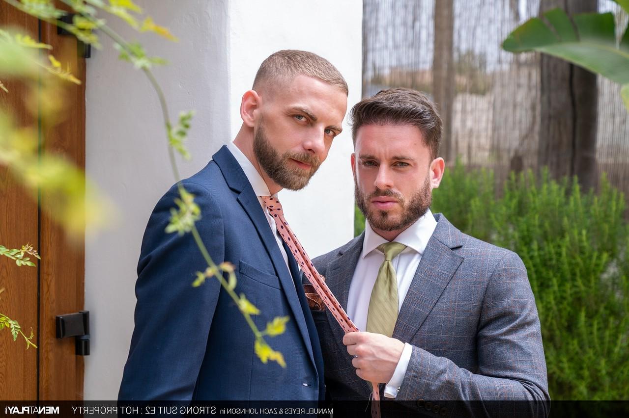 20P Empresários gays excêntricos Manuel Reyes e Zac Johnson fazendo sexo doggystyle
