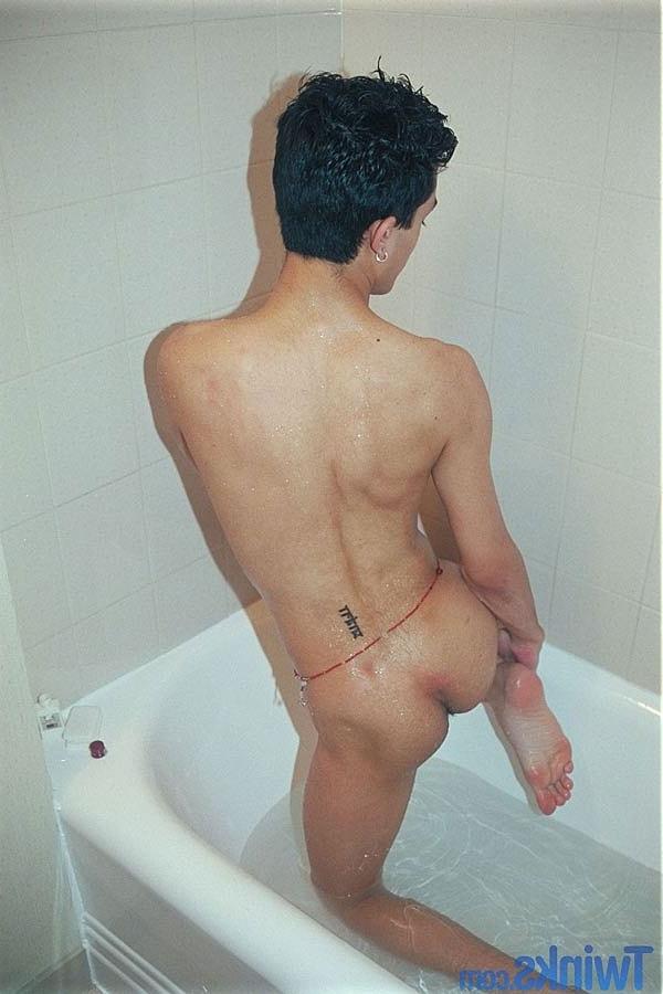 20P Exotic twink Rhanni doffs his towel and toys his anus and jerks his cock
