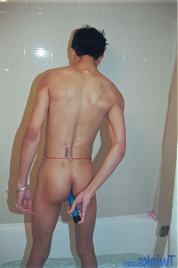 20P Exotic twink Rhanni doffs his towel and toys his anus and jerks his cock