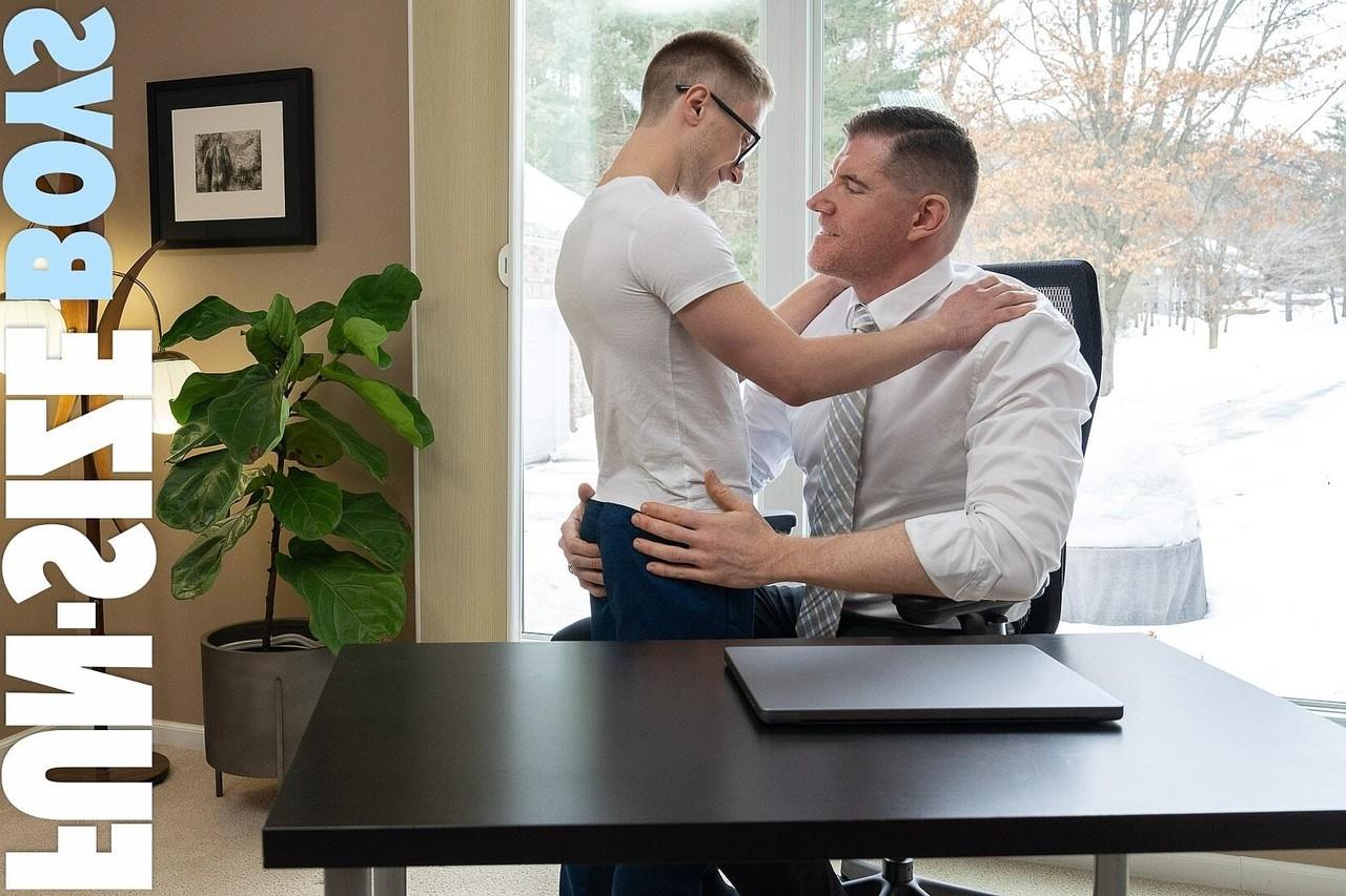 20P Le minet chaud Shay aime le sexe anal avec un bodybuilder après avoir sucé sa grosse bite