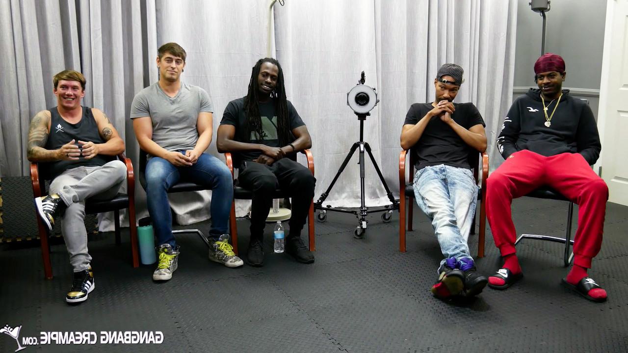 15P A garota negra Kitt Lacey tira o vestido enquanto se prepara para um gangbang