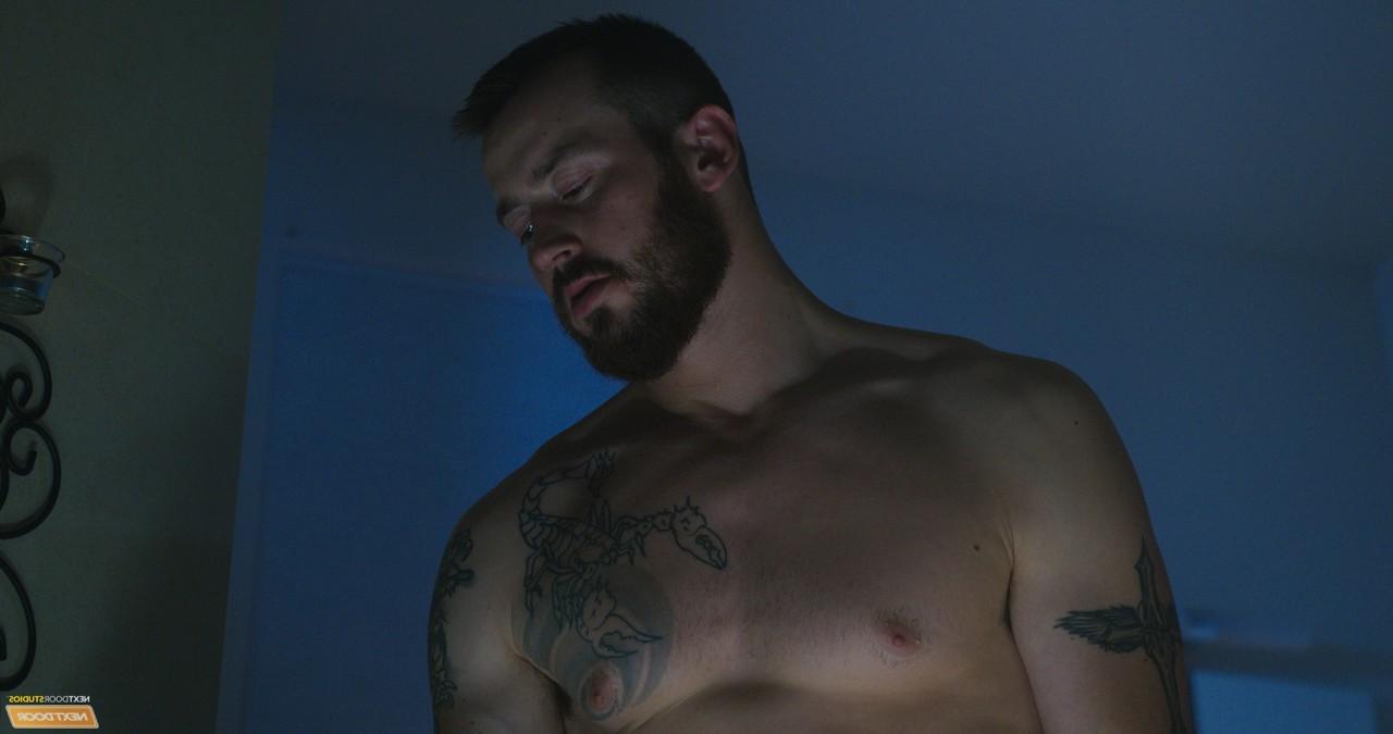 20P Los gays sexys Mark Long y Ty Thomas se besan y se meten en una bañera