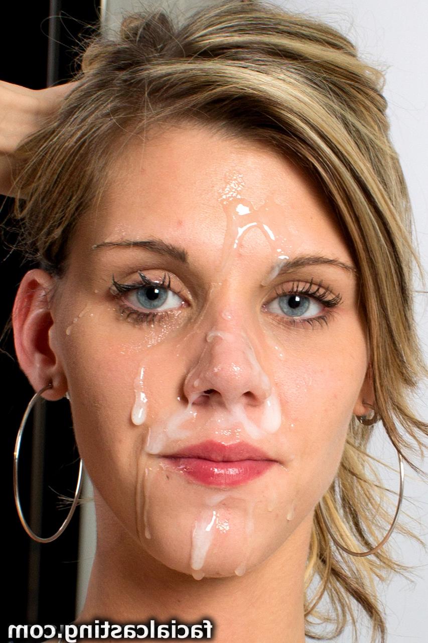 20P Blonde maigre suce une énorme bite et prend un soin du visage monstre au casting