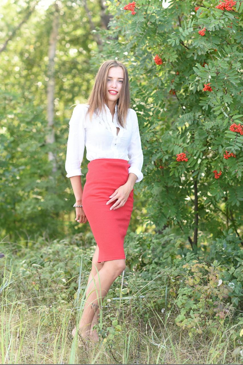 20P Die süße Teenagerin Saloma enthüllt ihre tolle Figur und posiert im Wald