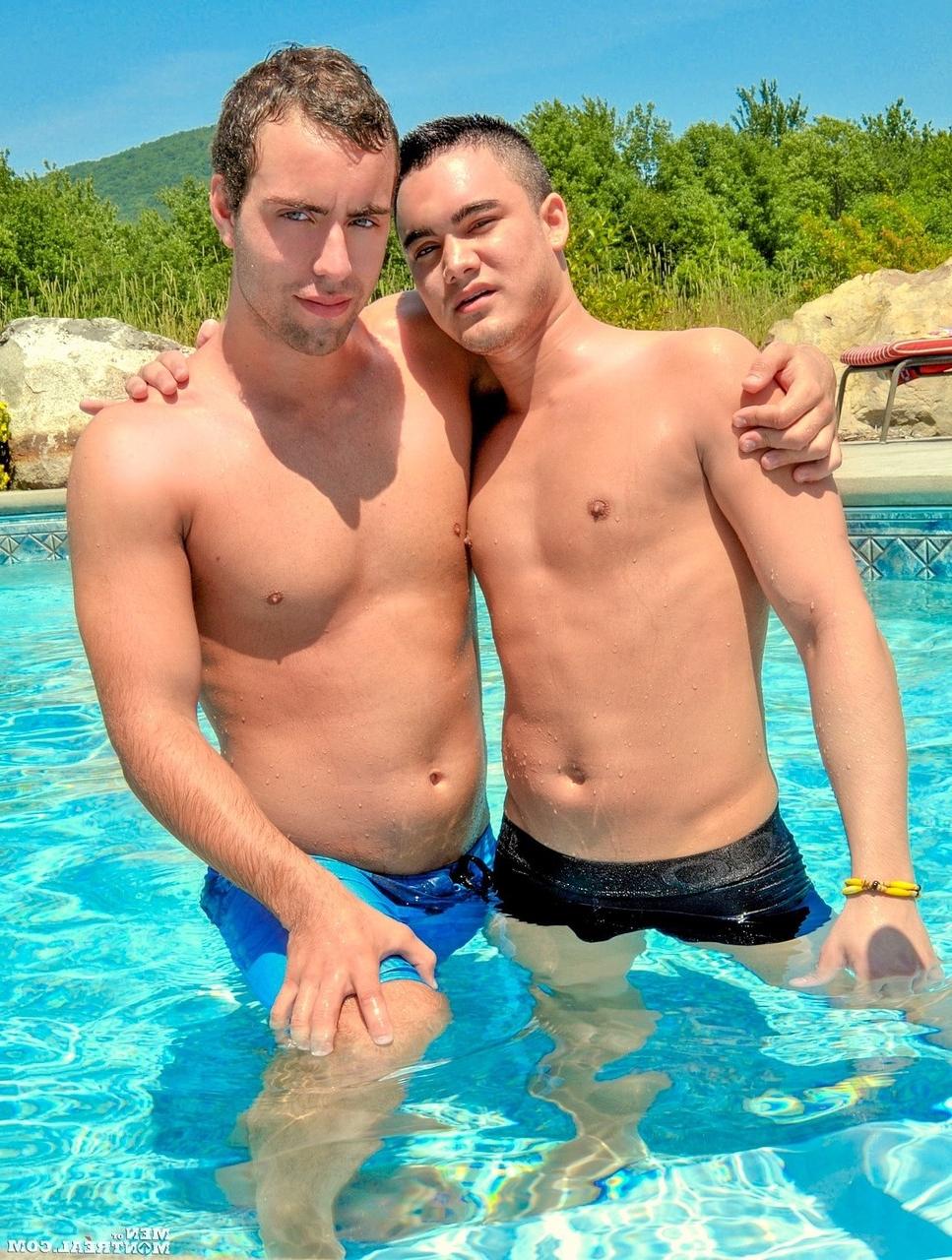 15P Os gays Alec Leduc e Keylan se dão um BJ e fazem sexo anal ao ar livre