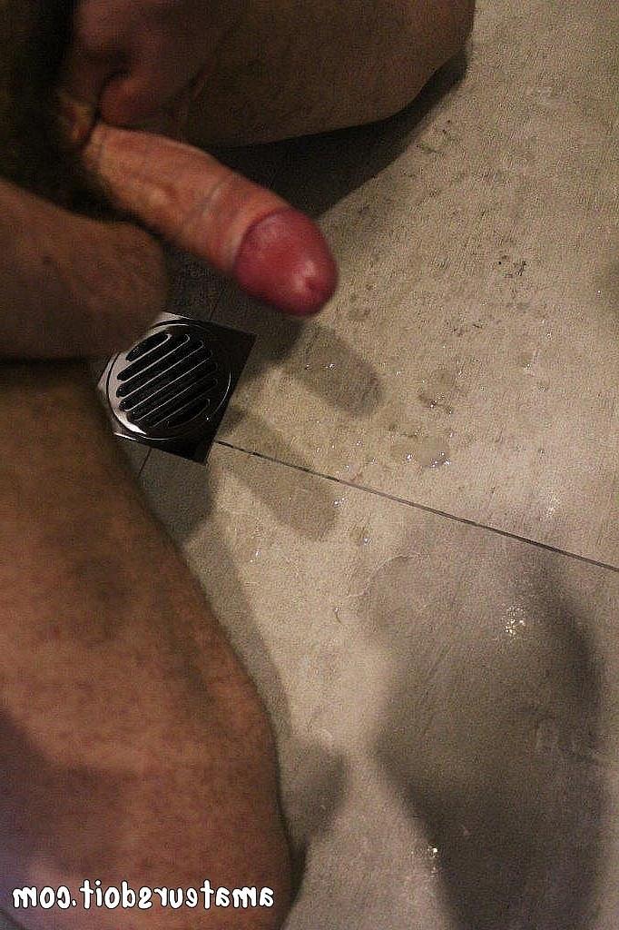 20P El latino gay Ronaldo Dick se folla al femenino Sandro Italiano en la ducha