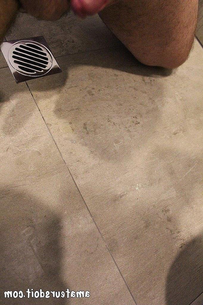 20P El latino gay Ronaldo Dick se folla al femenino Sandro Italiano en la ducha