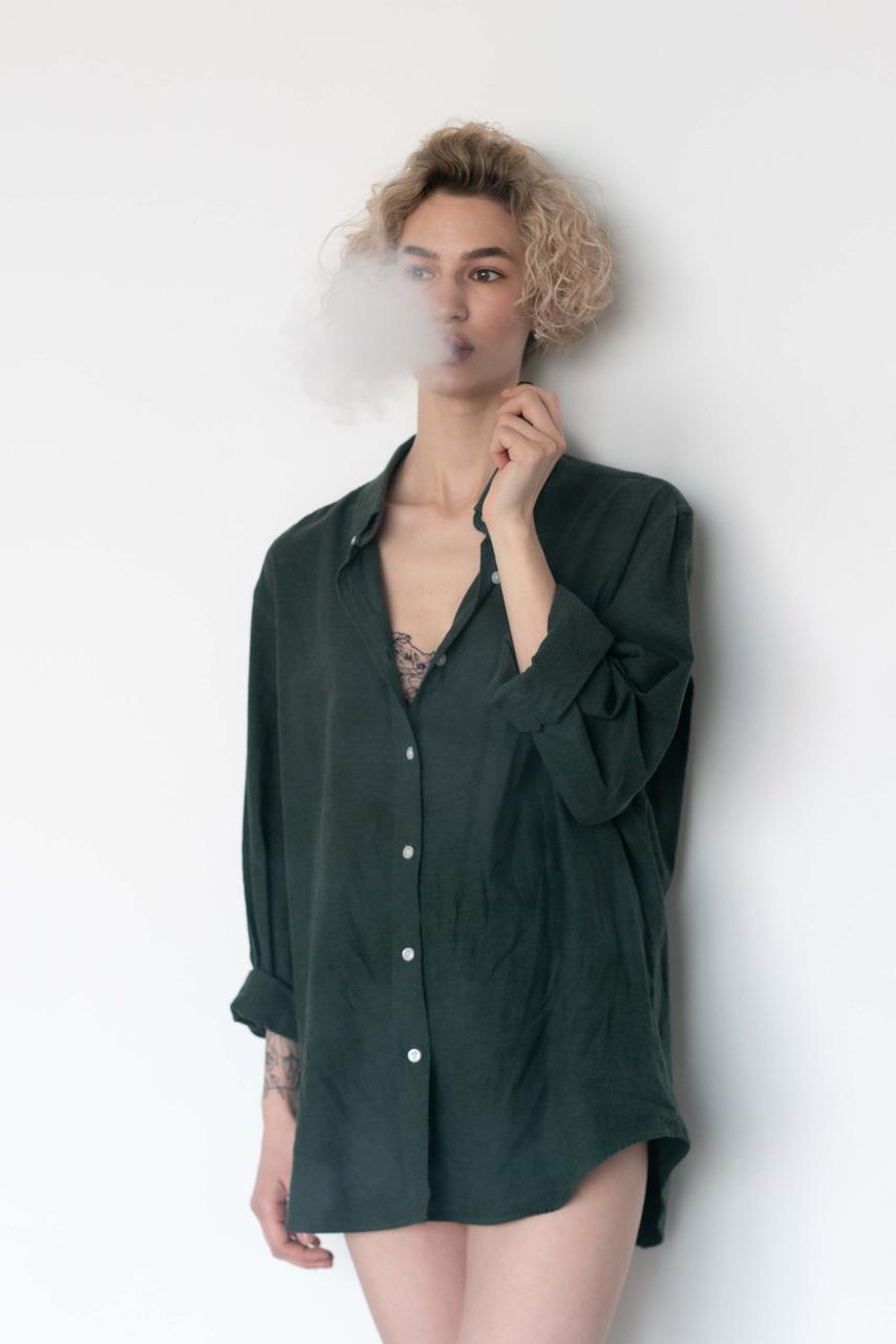 20P A beleza glamorosa Valentina posa em sua lingerie em sua compilação erótica