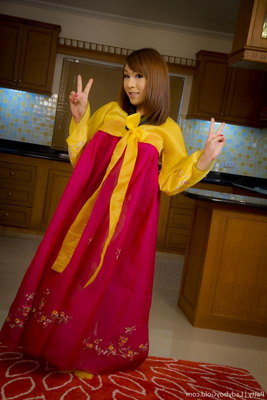 16P Ladyboy Gold avec Patty Hot Gallery