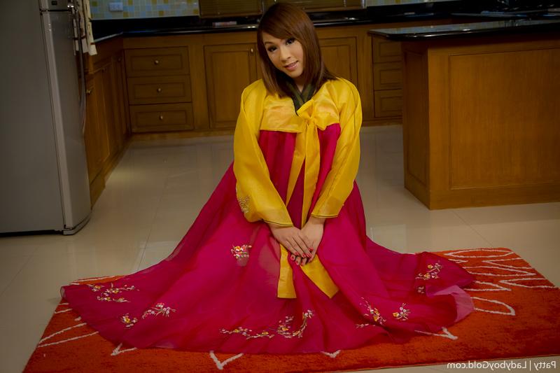 16P Ladyboy Gold avec Patty Hot Gallery