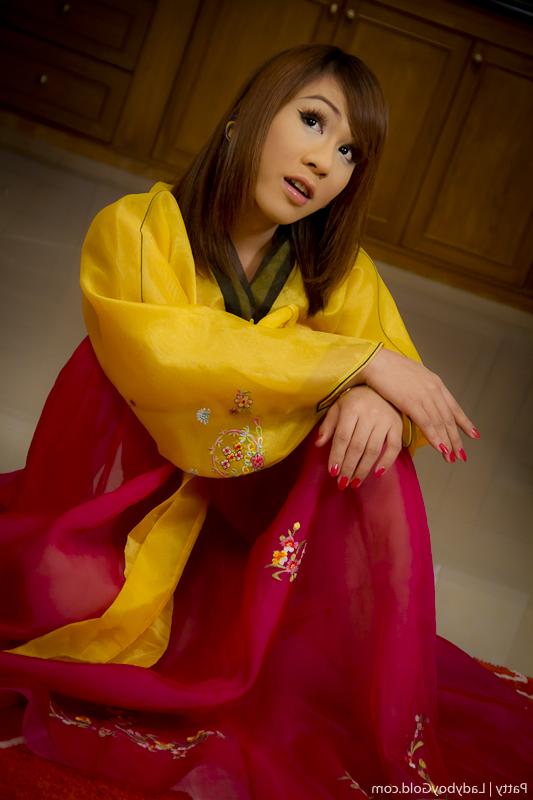 16P Ladyboy Gold avec Patty Hot Gallery