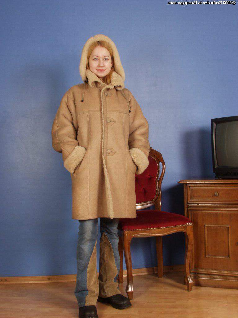 16P 素晴らしいアマチュア美女レナをフィーチャーしたクローズアップポーズセッション
