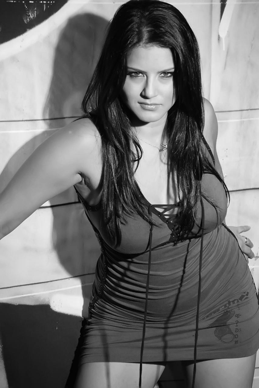 16P Indian model Sunny Leone shows off her pretty face and nice legs in a dress