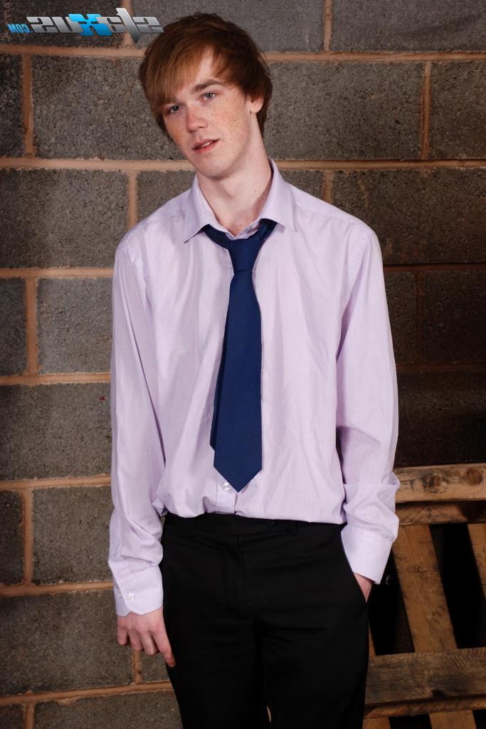 18P Skinny twink Kai Alexander gets spit roasted and jizzed on in a threesome
