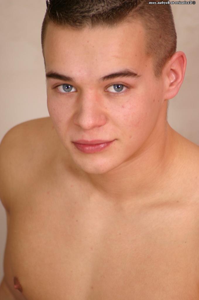 20P Cute gay Daniel unbuttons his jeans and shows his penis in a solo