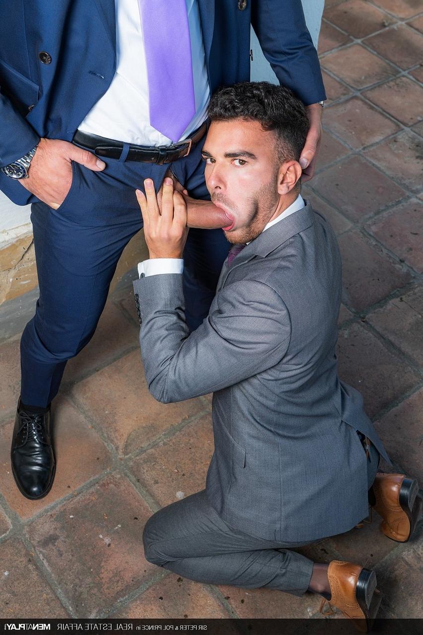 20P Los guapos gays ricos Pol Prince y Sir Peter se divierten anal al aire libre