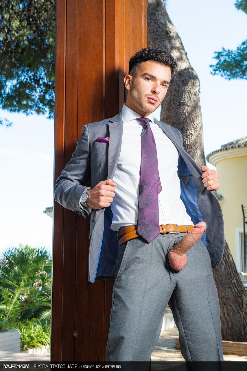 20P Los guapos gays ricos Pol Prince y Sir Peter se divierten anal al aire libre