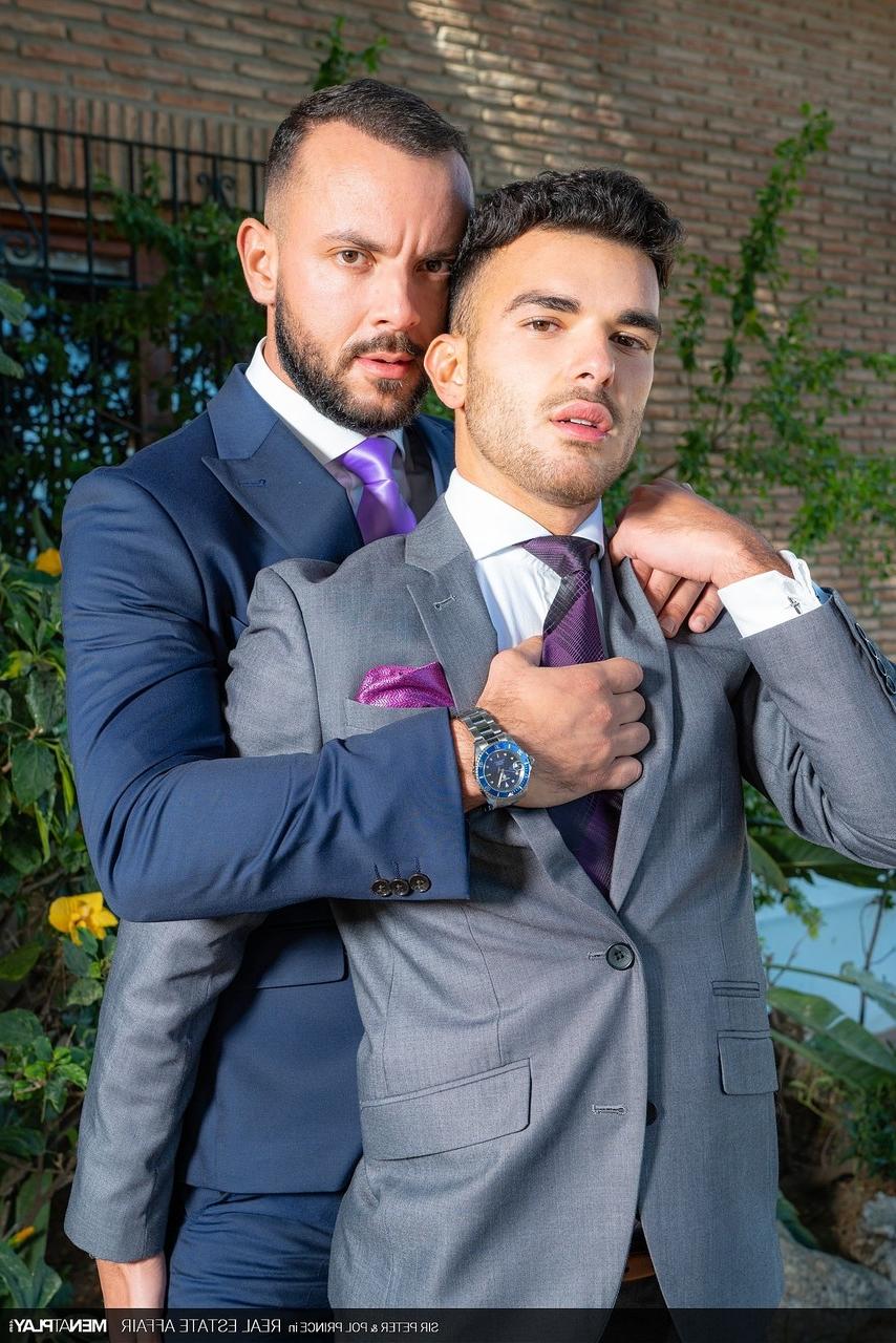 20P Los guapos gays ricos Pol Prince y Sir Peter se divierten anal al aire libre