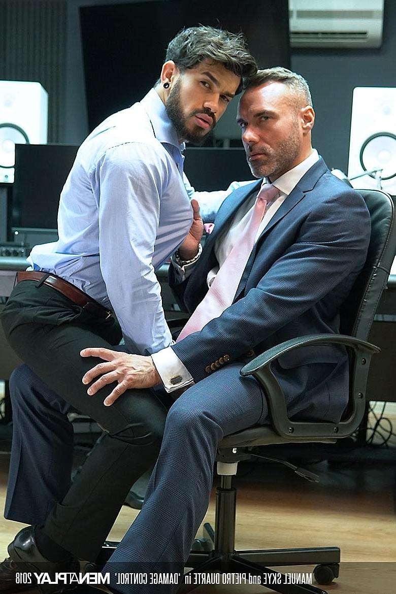 20P Muscular gay men Pietro Duarte & Manuel Skye have doggystyle anal sex