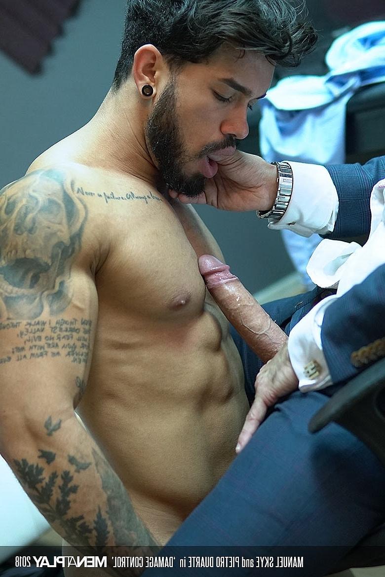 20P Muscular gay men Pietro Duarte & Manuel Skye have doggystyle anal sex