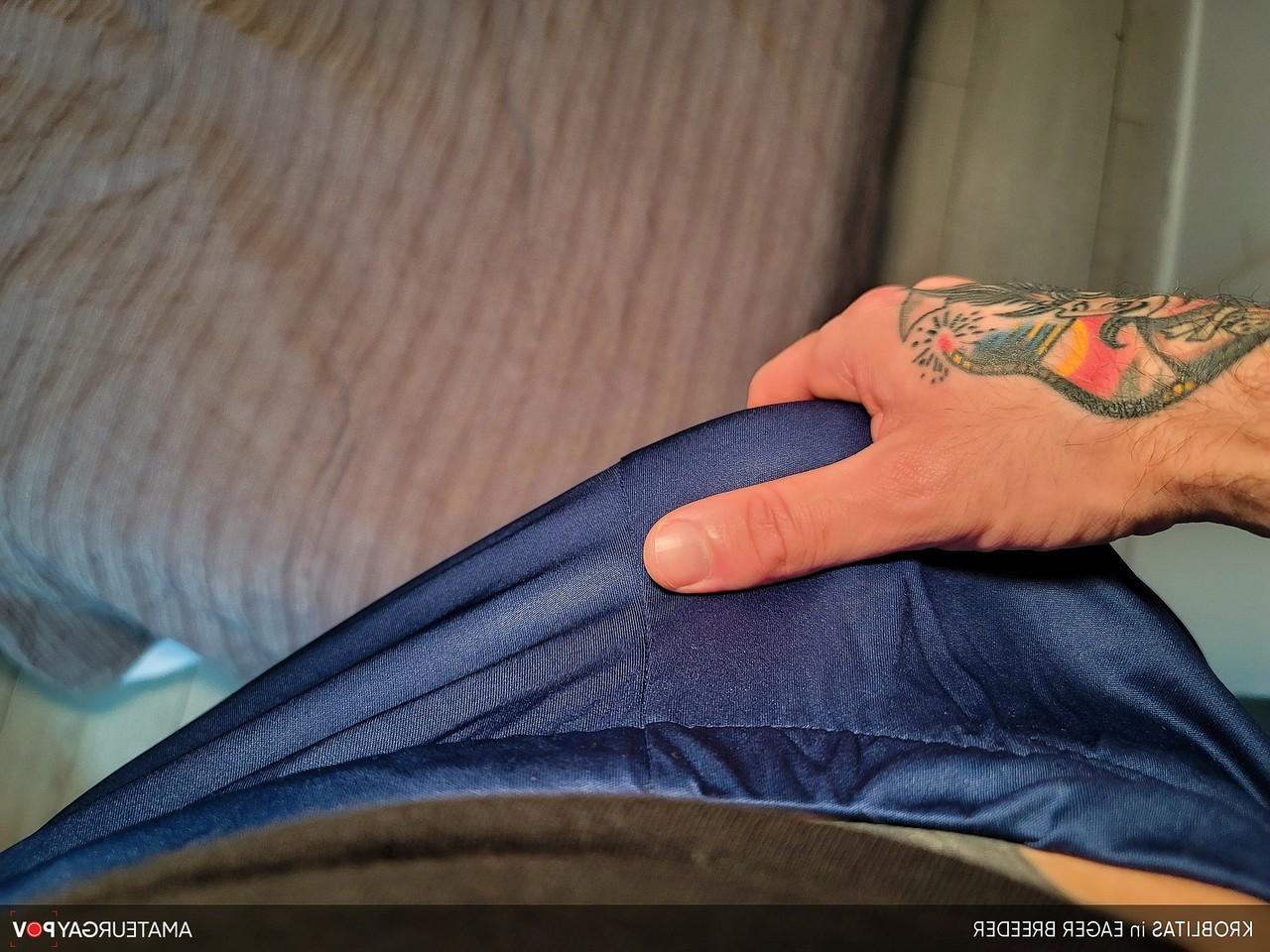 20P Der gut bestückte Schwule Manuel Skye genießt POV-Doggystyle-Analsex mit einem heißen Schnuckel