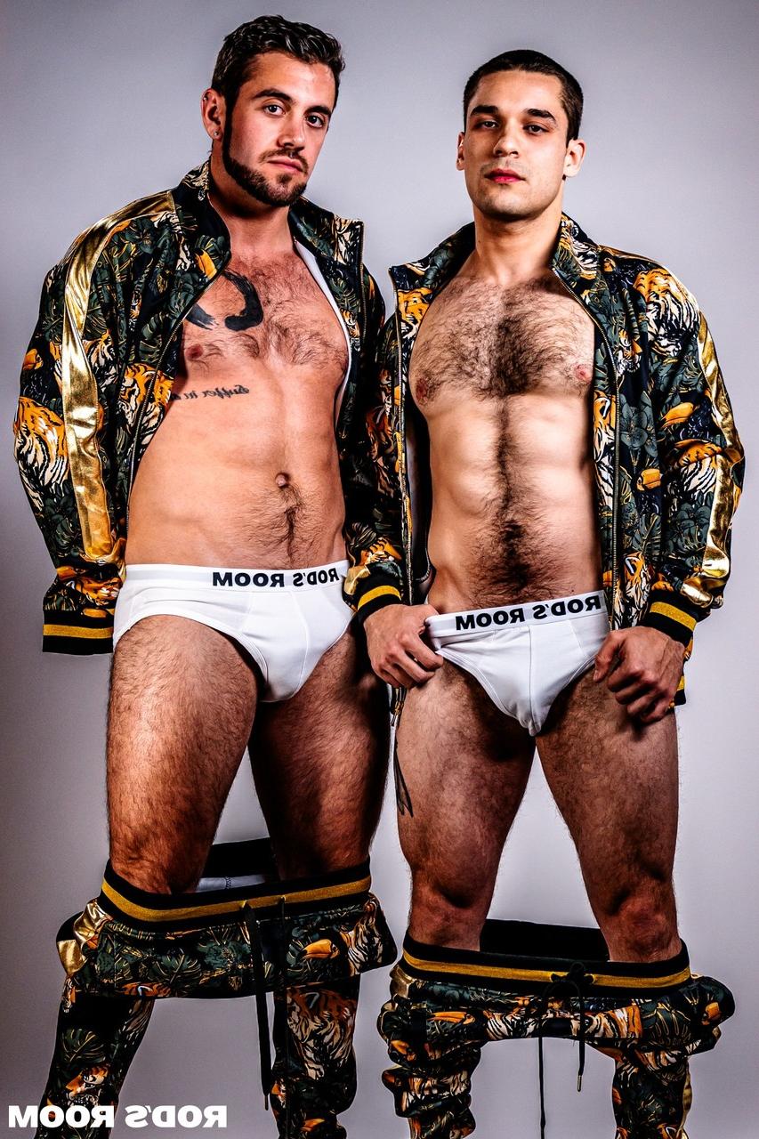 20P Les hommes gays musclés Dante Colle et Andrew Miller se sucent et se font sodomiser