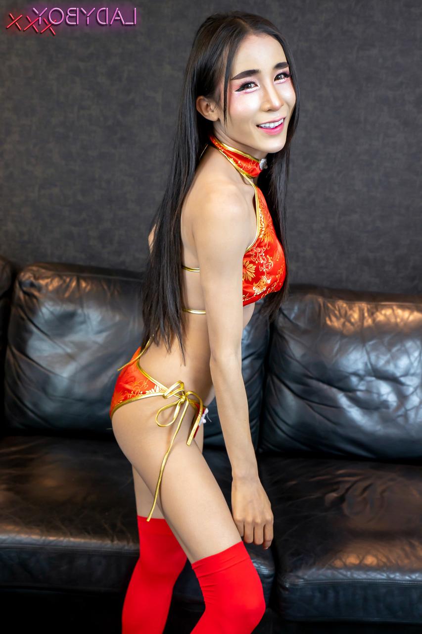 16P Asiática TGirl Koko Lee
