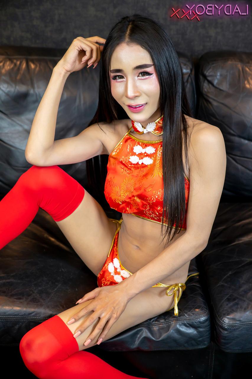 16P Asiática TGirl Koko Lee
