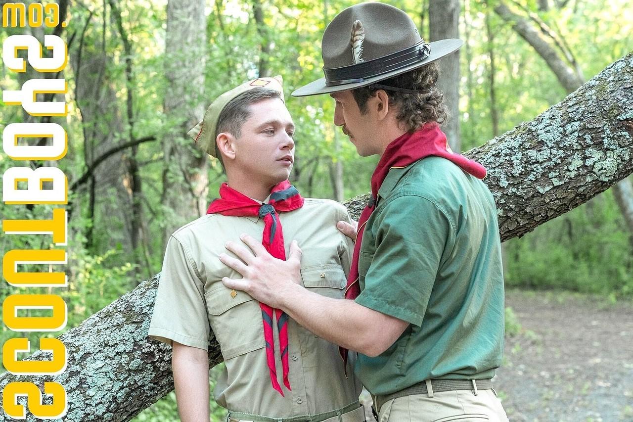 20P El jovencito Landon es disciplinado y follado por el jefe de exploradores gay Mckeon en el bosque